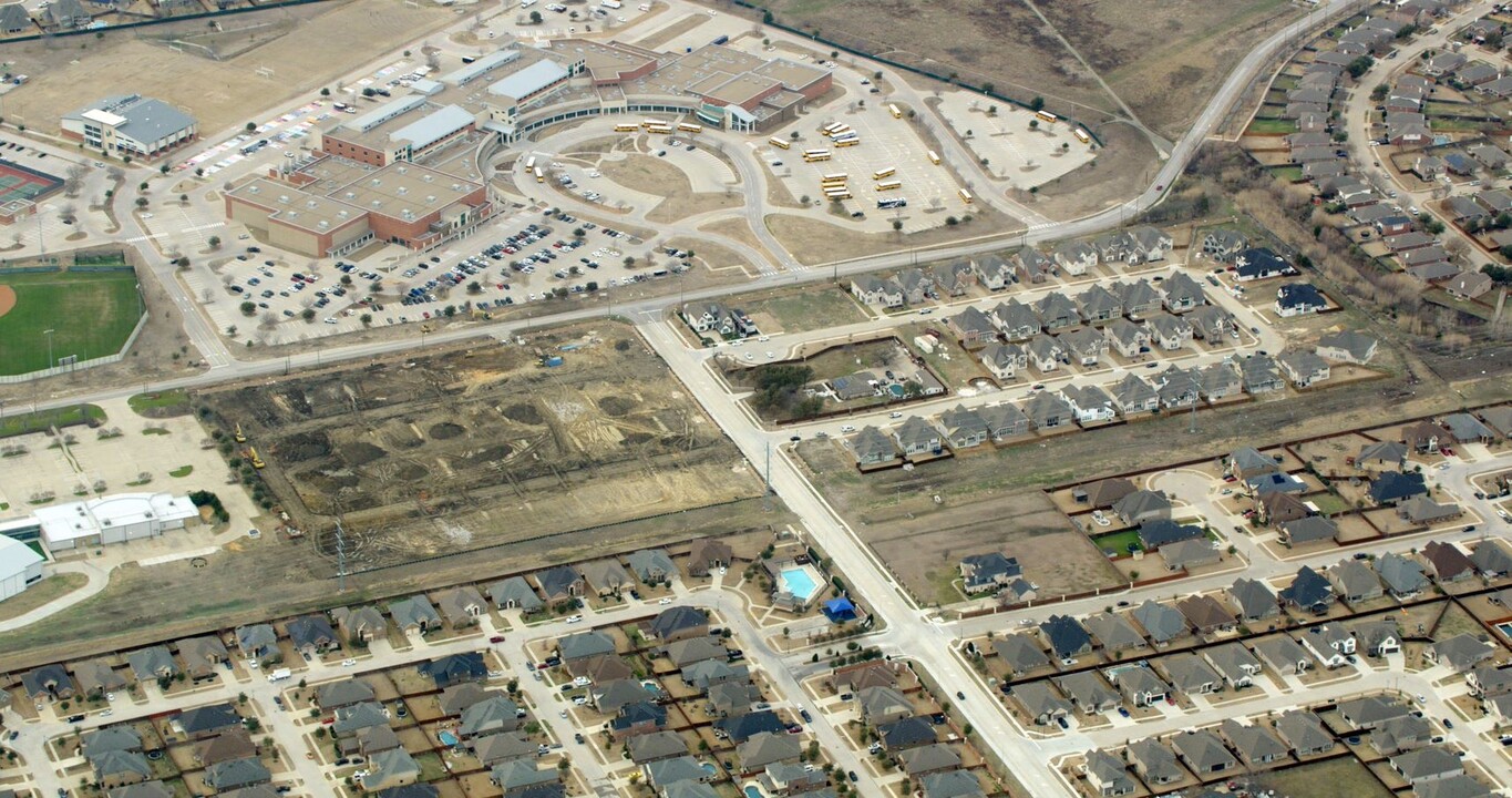 Lake Ridge Commons in Grand Prairie, TX - Building Photo