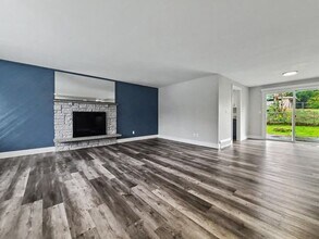 30205 7th Ave S in Federal Way, WA - Building Photo - Building Photo