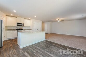 4615 Hazelburn Dr in Greensboro, NC - Building Photo - Building Photo