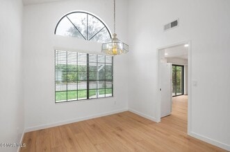 4139 Lost Springs Dr in Calabasas, CA - Building Photo - Building Photo