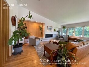 2547 NE 83rd St in Seattle, WA - Building Photo - Building Photo