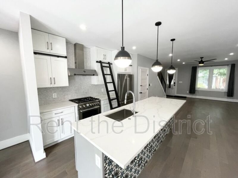 418 Hamilton St NW in Washington, DC - Building Photo