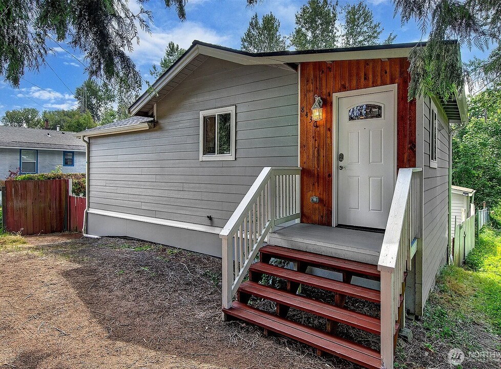8430 34th Ave S in Seattle, WA - Building Photo