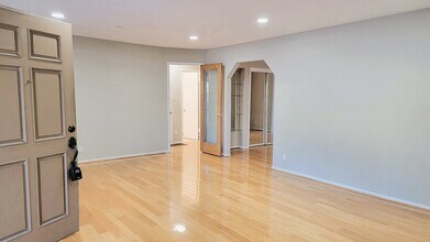 43511 Bryant St in Fremont, CA - Foto de edificio - Building Photo