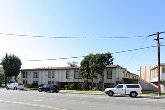 10115 Santa Gertrudes Ave in Whittier, CA - Building Photo - Building Photo