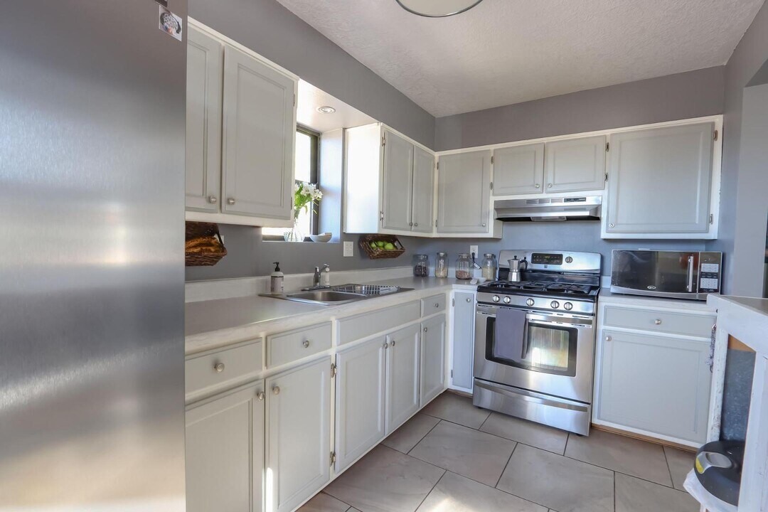 422 Alcazar St SE in Albuquerque, NM - Building Photo