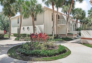 225 Cypress Point Dr in Palm Beach Gardens, FL - Building Photo - Building Photo