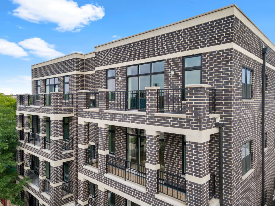 5689 N Lincoln Ave in Chicago, IL - Building Photo