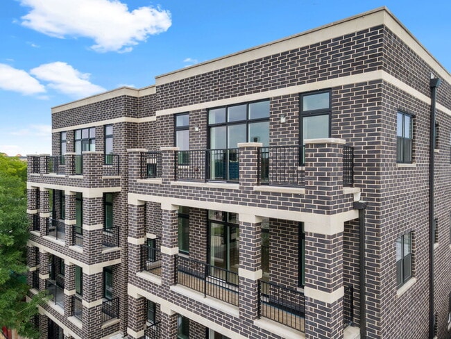 property at 5689 N Lincoln Ave
