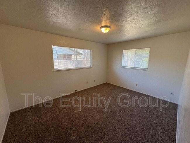 542 S Redwood St in Visalia, CA - Building Photo - Building Photo