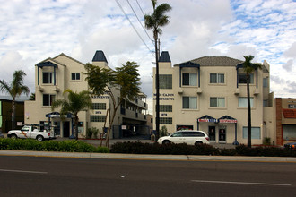 Mid Cajon Apartments in San Diego, CA - Building Photo - Building Photo