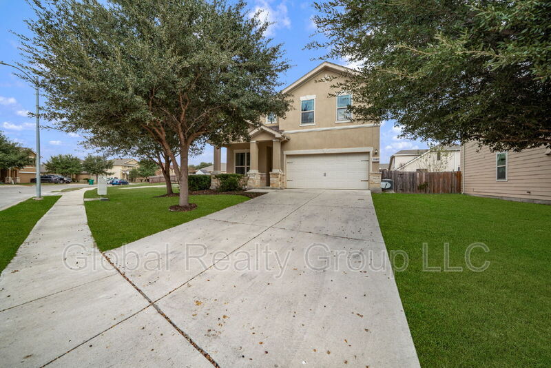 10405 Macarthur Way in Converse, TX - Building Photo