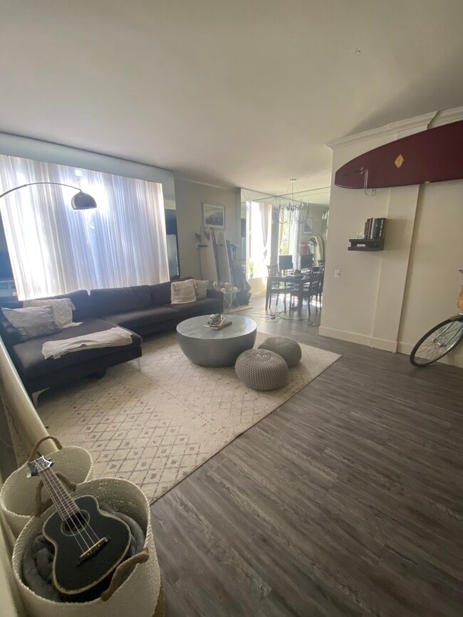 property at 622 S Barrington Ave