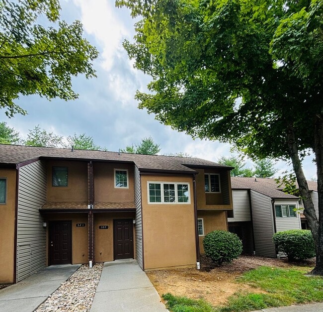 322 Shenandoah Cir in Blacksburg, VA - Building Photo - Building Photo