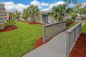 Windward Apartments in Orlando, FL - Building Photo - Building Photo