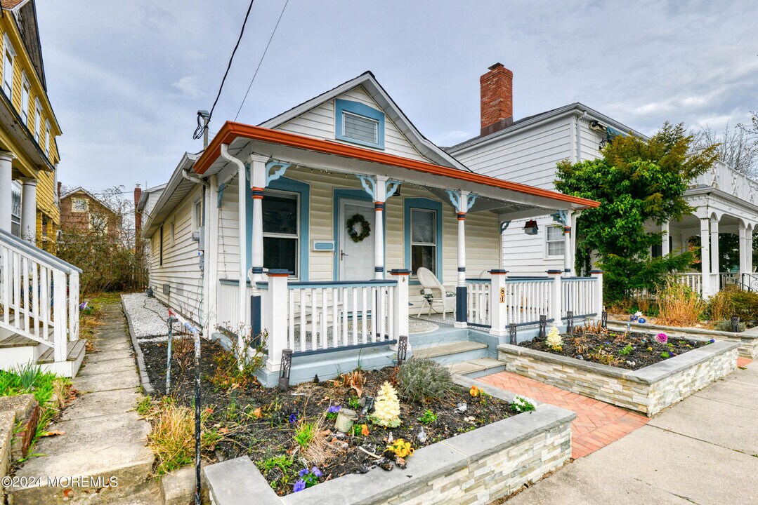 81 Stockton Ave in Ocean Grove, NJ - Building Photo