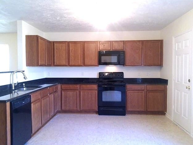2727 Sutherland Dr in Thompson's Station, TN - Foto de edificio - Building Photo