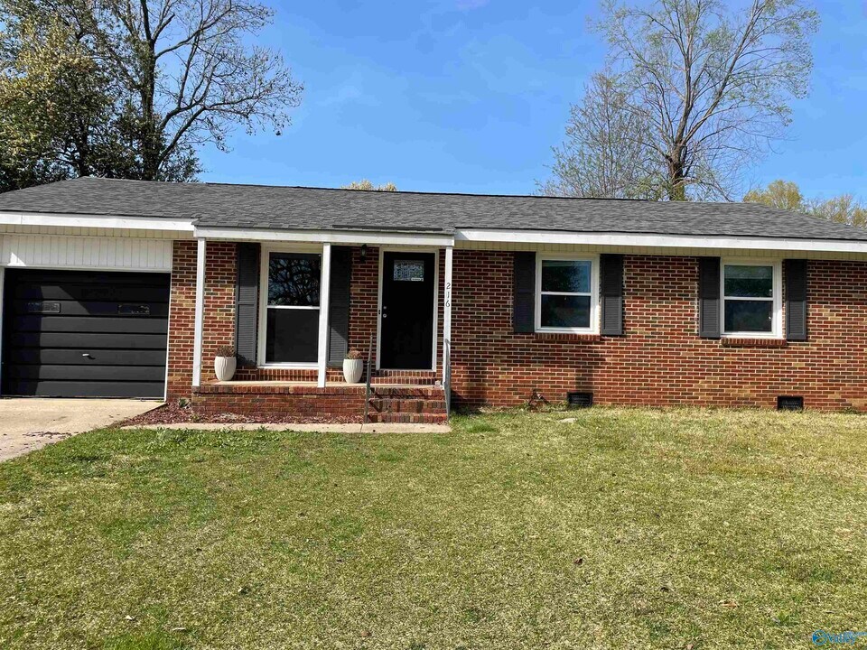 216 Robinson St SW in Decatur, AL - Building Photo