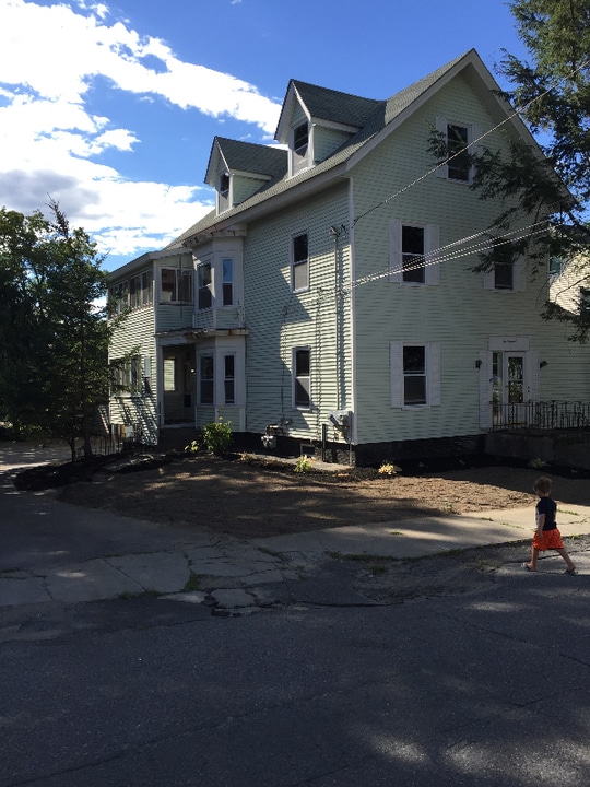 200 Walnut St in Clinton, MA - Building Photo