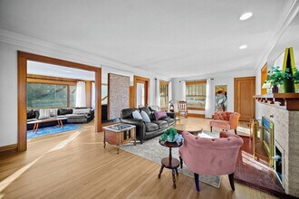 2843 Grand Ave in Des Moines, IA - Building Photo - Building Photo