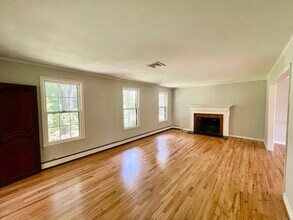 324 Harbor Rd in Fairfield, CT - Building Photo - Building Photo