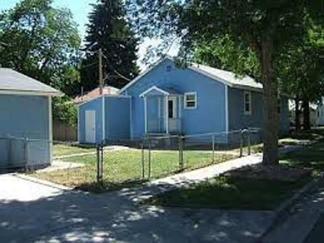 property at 1203 E 2nd St