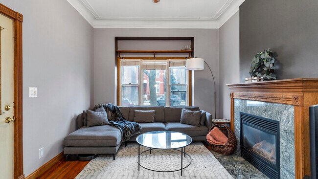 1352 N Oakley Blvd-Unit -1 in Chicago, IL - Building Photo - Building Photo