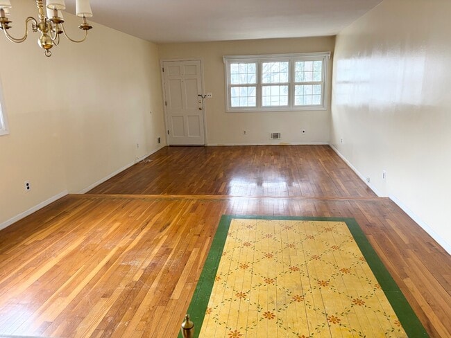 107 Ebony St in Staten Island, NY - Building Photo - Building Photo