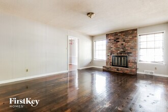 4560 Parkwood Rd in Memphis, TN - Foto de edificio - Building Photo