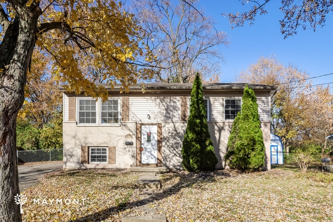 property at 1031 Stratford Pl