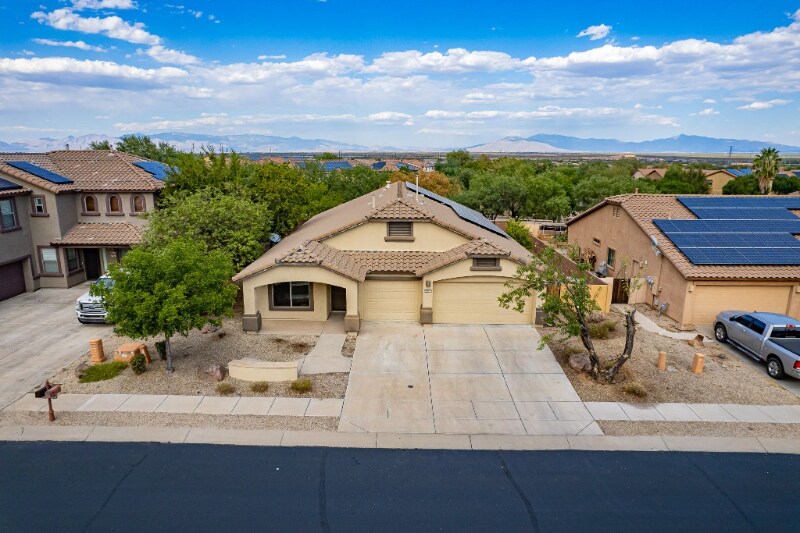 13967 S Camino Los Picos in Sahuarita, AZ - Foto de edificio