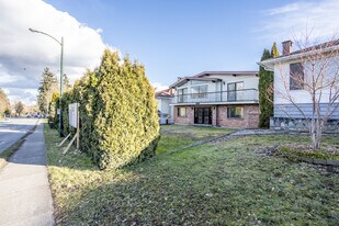 Kira in Vancouver, BC - Building Photo