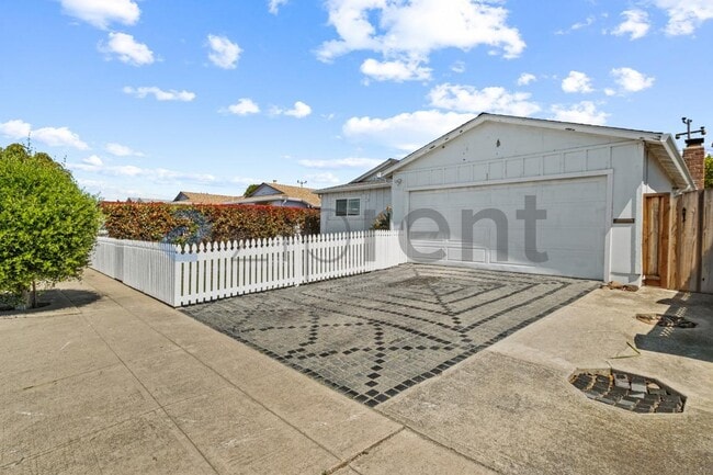 39372 Drake Wy in Fremont, CA - Building Photo - Building Photo