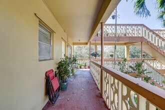 1943 Monroe St-Unit -210d in Hollywood, FL - Building Photo - Building Photo