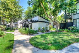 Park Mesa Villas in Costa Mesa, CA - Foto de edificio - Building Photo