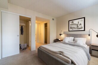 Mariners Place in Oxnard, CA - Building Photo - Building Photo