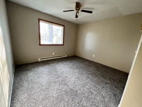 2333 S 17th St, Unit 12 in Grand Forks, ND - Foto de edificio - Building Photo