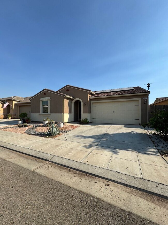3930 Saginaw Ave in Clovis, CA - Building Photo - Building Photo