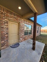416 E 13th St in Ada, OK - Building Photo