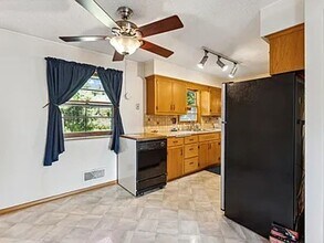 3542 County Rd 101 in Wayzata, MN - Building Photo - Building Photo