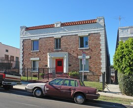 1121 S Norton Ave in Los Angeles, CA - Building Photo - Building Photo