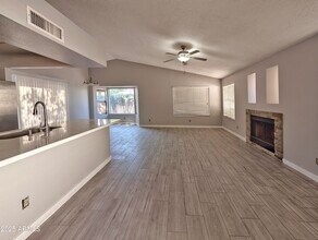 8810 W St John Rd in Peoria, AZ - Building Photo - Building Photo