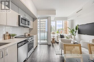 1-301 Cardiff Rd in Toronto, ON - Building Photo - Building Photo