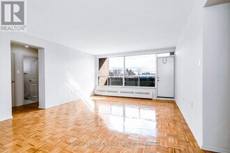 1219 Dundas St W in Mississauga, ON - Building Photo - Building Photo