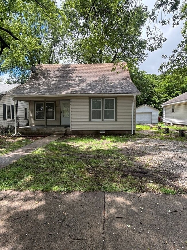 property at 853 S Nettleton Ave