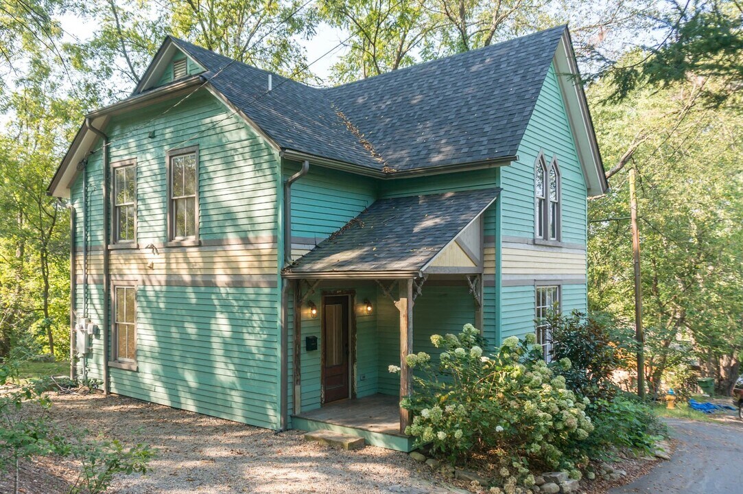 14 Club St in Asheville, NC - Building Photo