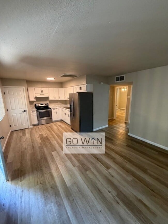 property at 2904 E Roeser Rd