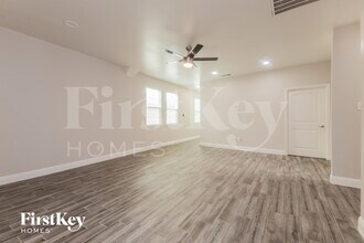 4030 Vineyard Dr in Dallas, TX - Foto de edificio - Building Photo