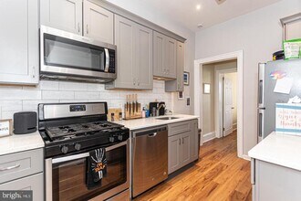 34 S Clinton St in Doylestown, PA - Building Photo - Building Photo