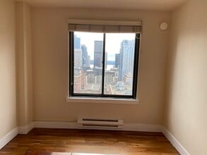 1105 Spring St, Unit 1209 in Seattle, WA - Building Photo - Building Photo